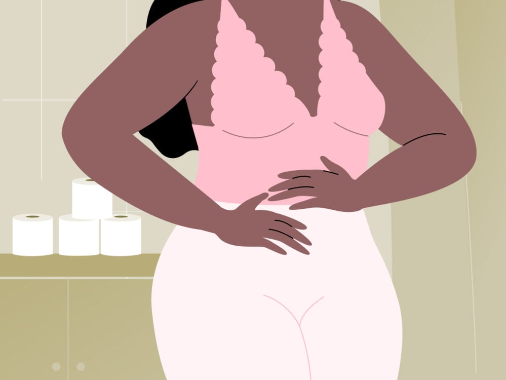 Mulher com a mão na barriga com cólica menstrual e diarreia Mulher com a mão na barriga com cólica menstrual e diarreia