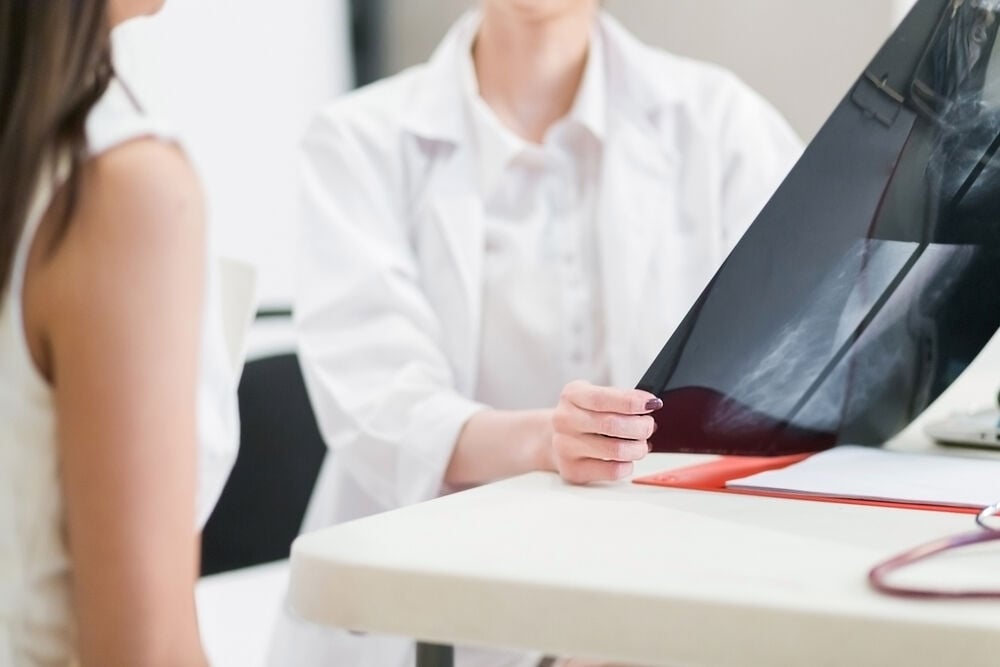 una consulta médica referente al dolor de pechos una consulta médica referente al dolor de pechos