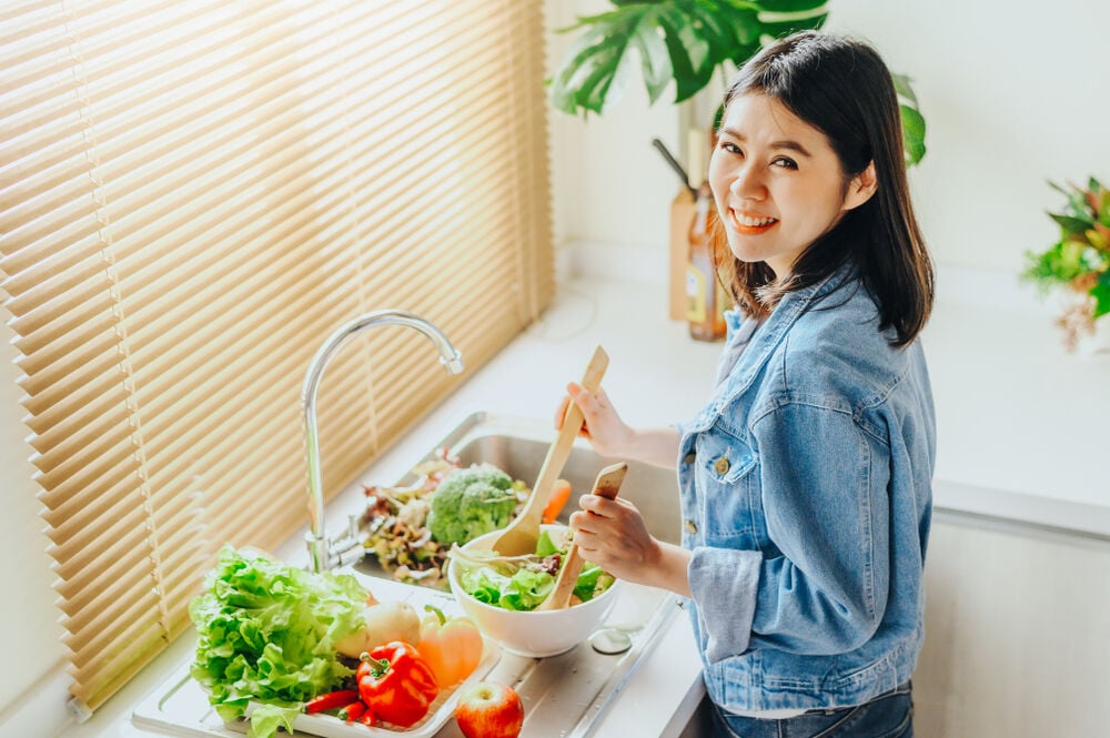 A woman following endometriosis diet A woman following endometriosis diet