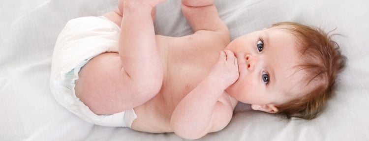 3 méthodes de base pour empêcher votre bébé de se ronger les ongles