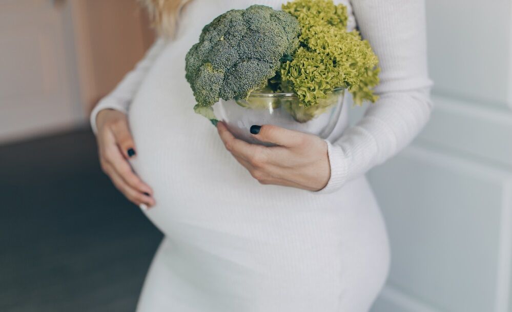 Eating a healthy diet helps to prevent anemia during pregnancy