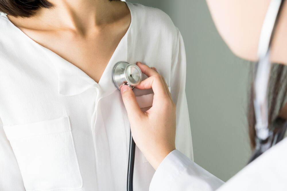 A woman having perimenopause heart palpitations