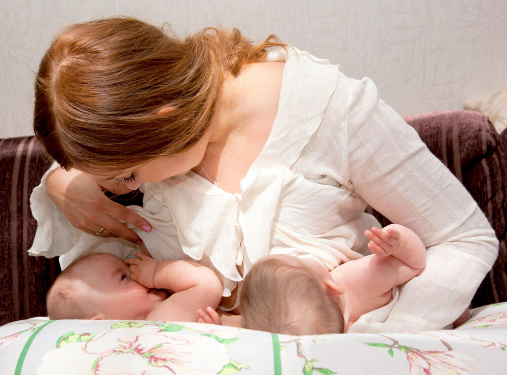 Tandem breastfeeding position