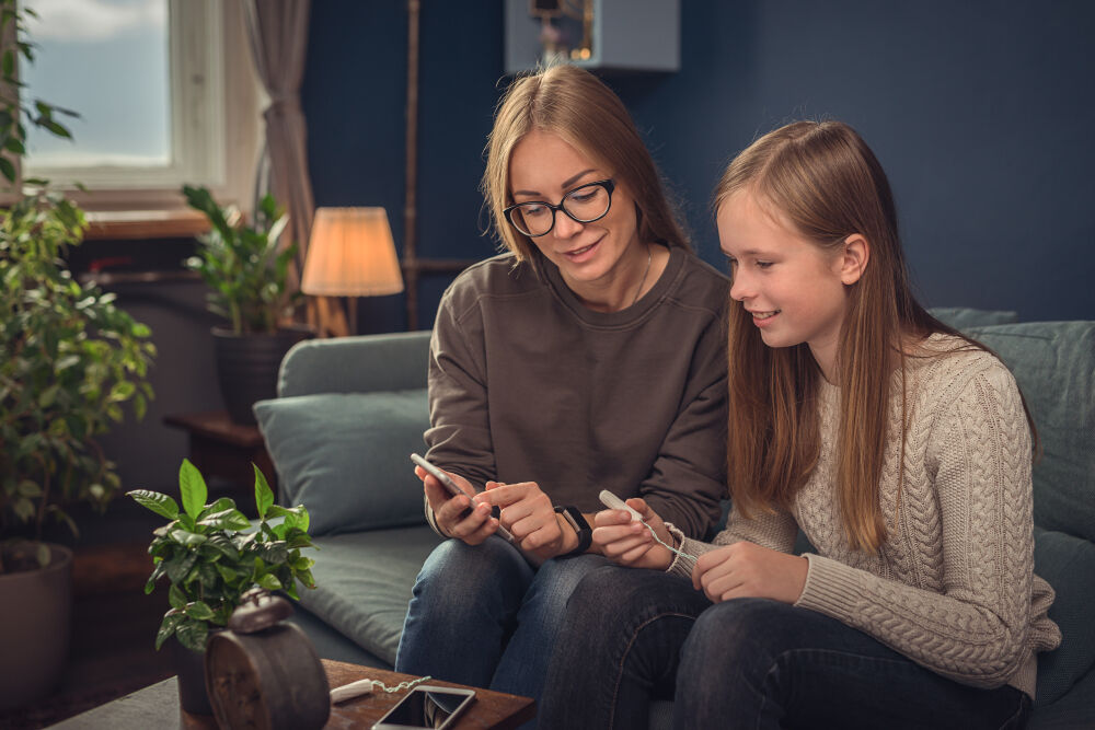 Mother and daughter discussing when to start using tampons