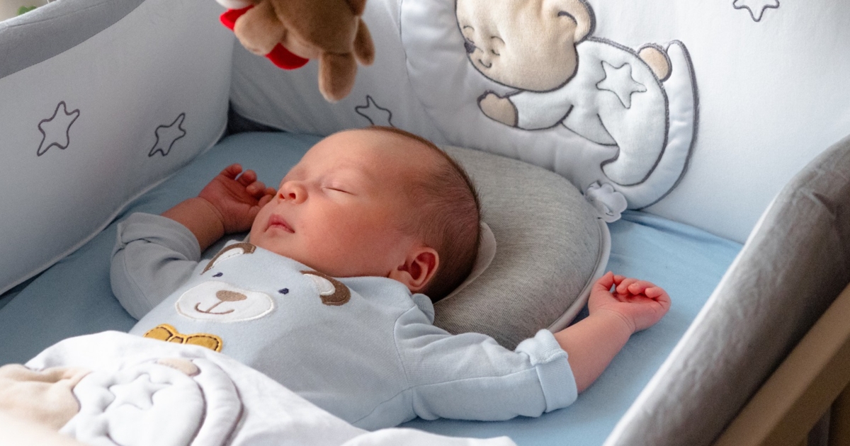 Should Babies Sleep On Their Back Or Stomach Here S The Truth