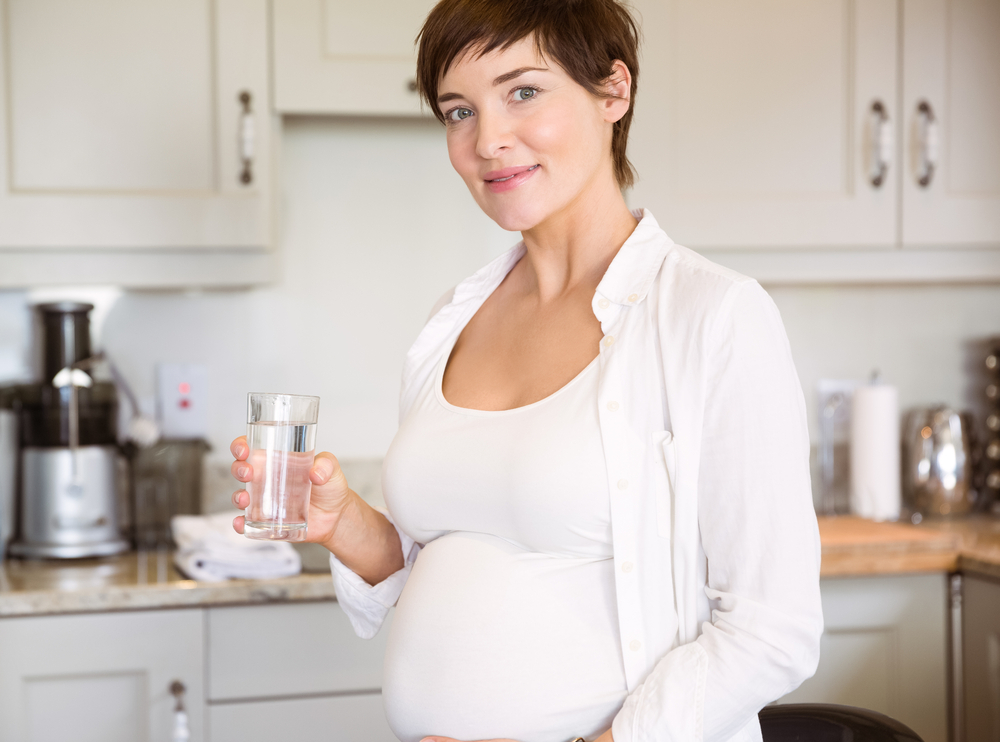 Drinking lots of water helps to deal with insomnia during pregnancy Drinking lots of water helps to deal with insomnia during pregnancy