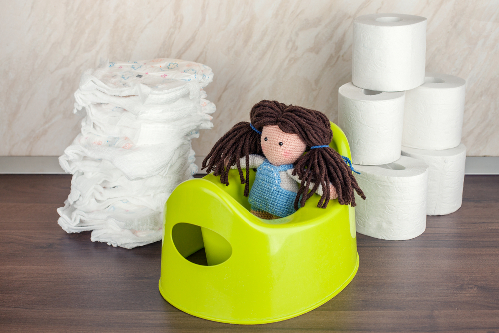 Potty training a girl can take time, but usually doesn’t take longer than six months. Potty training a girl can take time, but usually doesn’t take longer than six months.