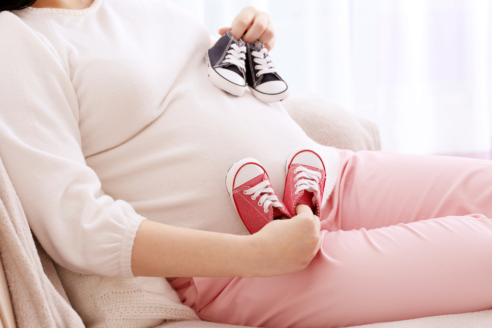 A woman pregnant with monozygotic twins A woman pregnant with monozygotic twins