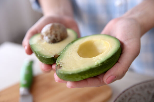 Avocado is a great food to eat after wisdom teeth removal Avocado is a great food to eat after wisdom teeth removal