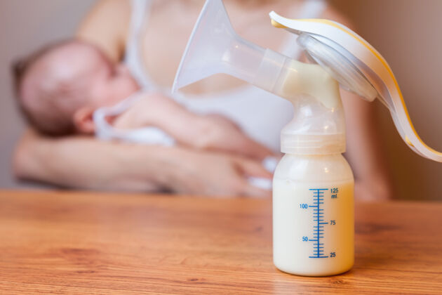 Incorrect breast pump use causing cracked nipples