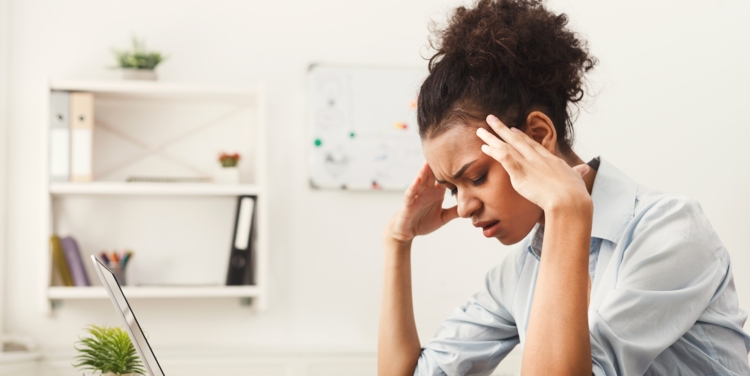Dolor de cabeza antes y durante la menstruación: ¿son el mismo síntoma?
