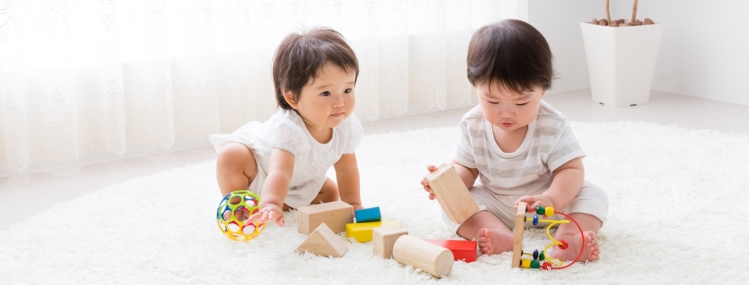 Spielzeug für Dein 9 Monate altes Baby: Wie man es aussucht