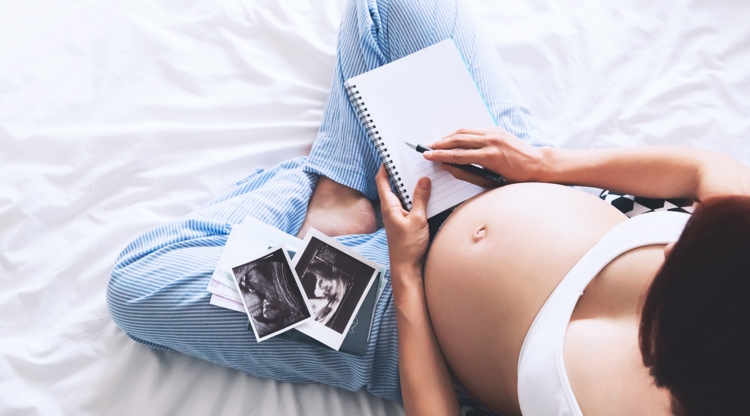 Flujo vaginal durante el embarazo: los 5 tipos más comunes que vas a experimentar