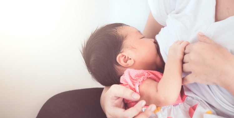 How to Use a Nipple Shield While Breastfeeding: 7 Trusted Tips