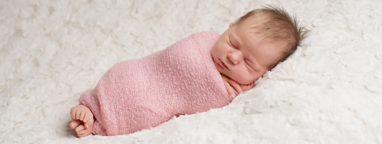 How to Swaddle a Baby: Flo Guide to Swaddling